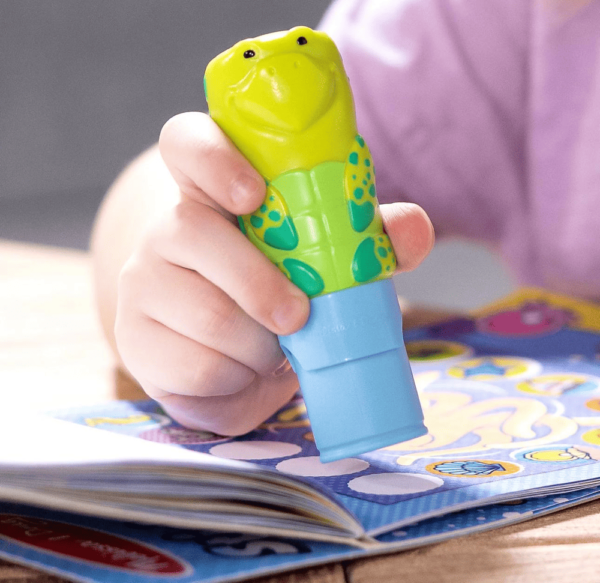 ⁦חוברת פעילות & חותמת מדבקות – נושא ים מבית מליסה ודאג⁩ – תמונה ⁦4⁩