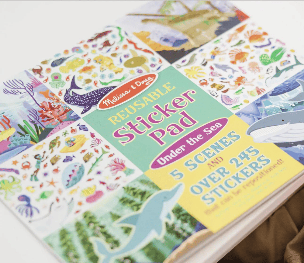 חוברת מדבקות הרפתקה במעמקי הים