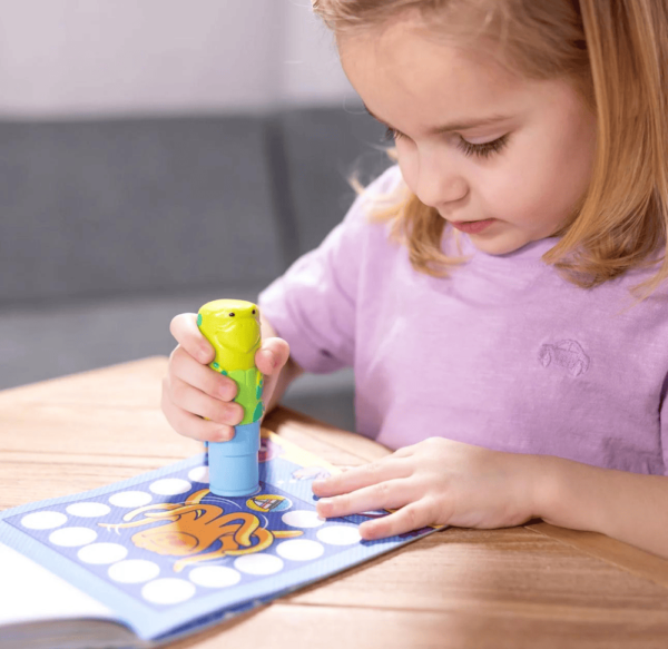 ⁦חוברת פעילות & חותמת מדבקות – נושא ים מבית מליסה ודאג⁩ – תמונה ⁦3⁩