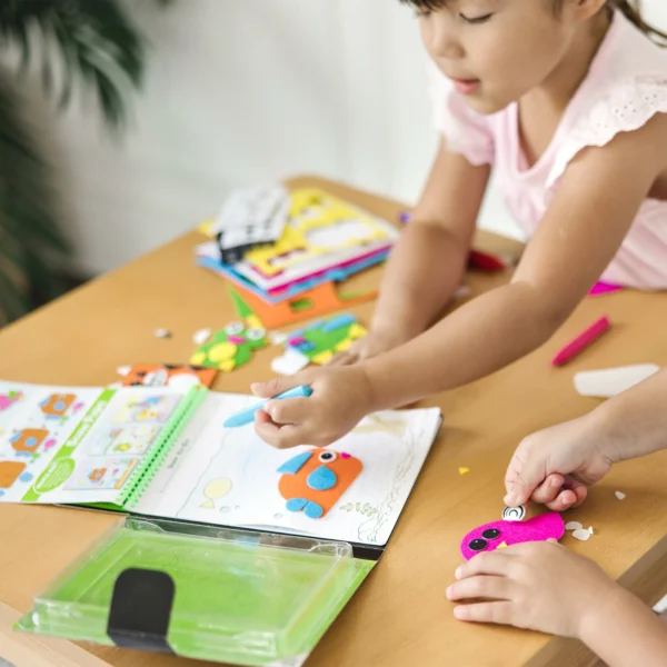 ⁦חוברת יצירת חיות מלבד - מבית מליסה ודאג⁩ – תמונה ⁦2⁩